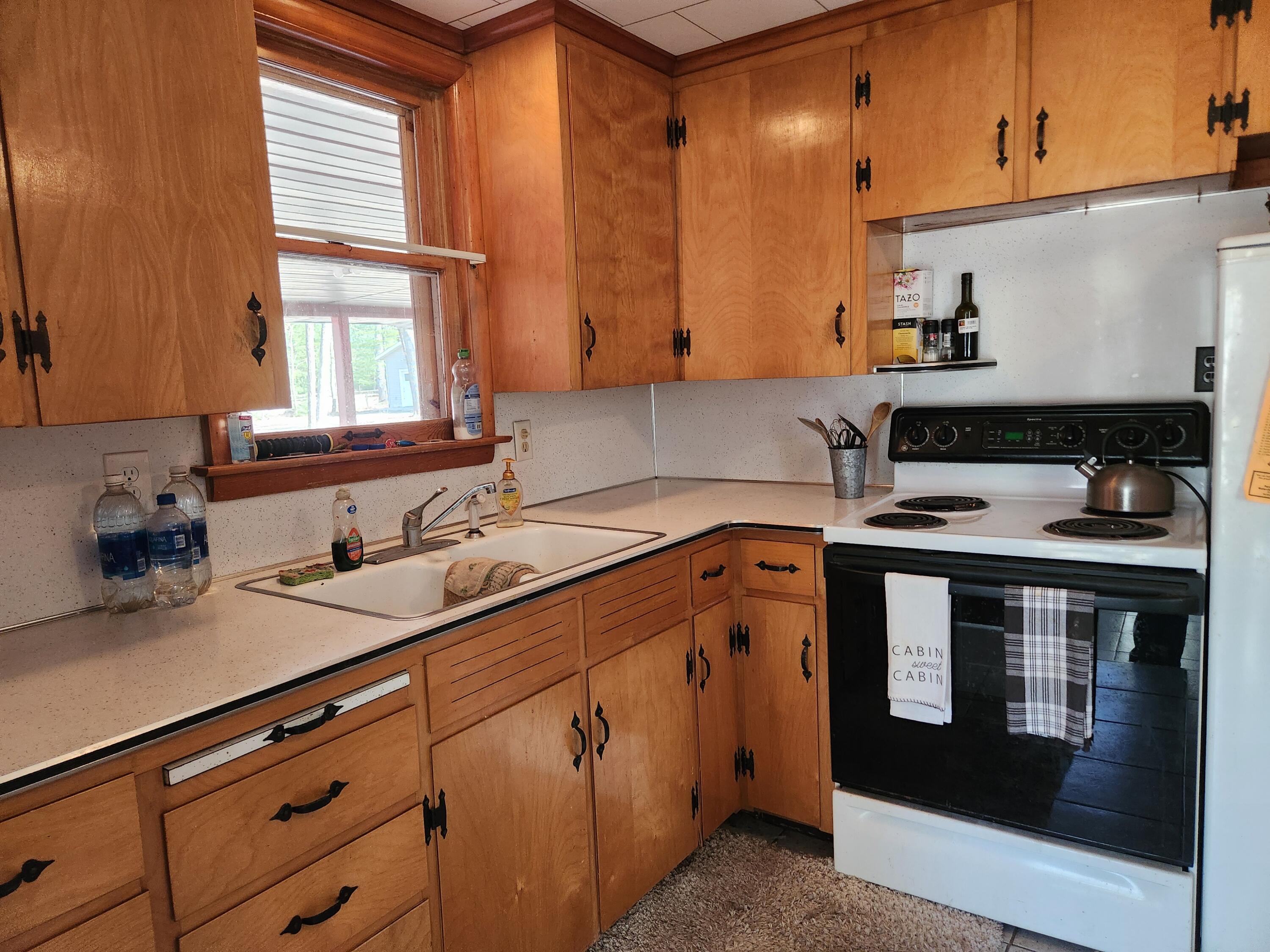 8024 West Hemlock Avenue Baldwin, MI 49304 - Photo 3 of 21 20260407_163947