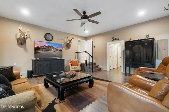 $890,000 | 307 Idlewild Drive, White Pine, TN 37890