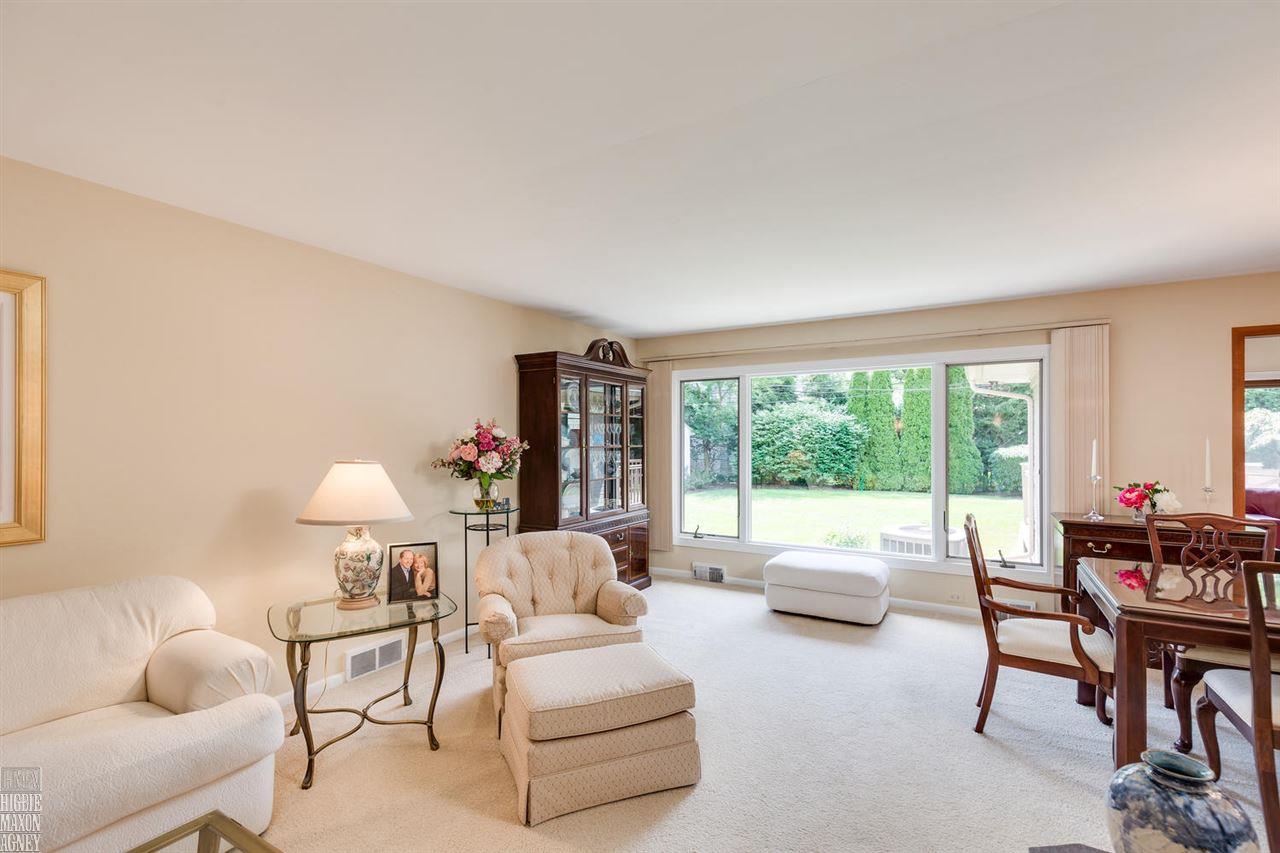 641 Roslyn Road Grosse Pointe Woods, MI 48236 - Photo 2 of 27