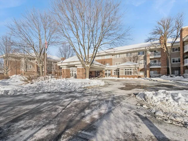 $82,500 | 605 Barrington Avenue, Unit 350, East Dundee, IL 60118