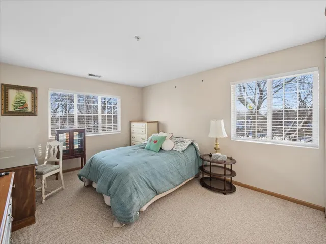 $82,500 | 605 Barrington Avenue, Unit 350, East Dundee, IL 60118