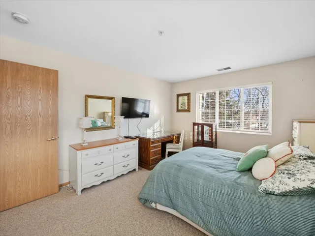 $82,500 | 605 Barrington Avenue, Unit 350, East Dundee, IL 60118