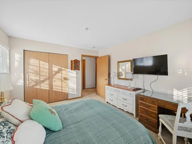 $82,500 | 605 Barrington Avenue, Unit 350, East Dundee, IL 60118