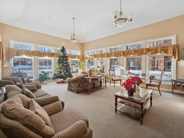 $82,500 | 605 Barrington Avenue, Unit 350, East Dundee, IL 60118