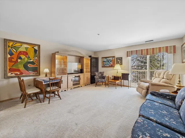 $82,500 | 605 Barrington Avenue, Unit 350, East Dundee, IL 60118