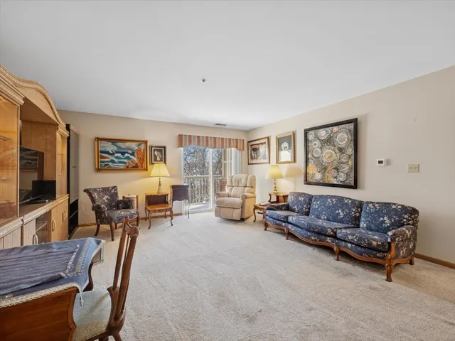 $82,500 | 605 Barrington Avenue, Unit 350, East Dundee, IL 60118