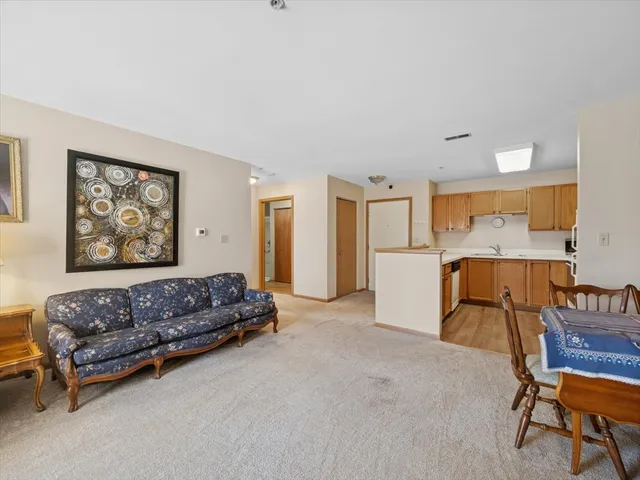 $82,500 | 605 Barrington Avenue, Unit 350, East Dundee, IL 60118