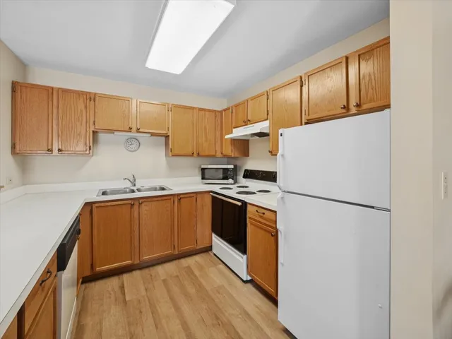 $82,500 | 605 Barrington Avenue, Unit 350, East Dundee, IL 60118