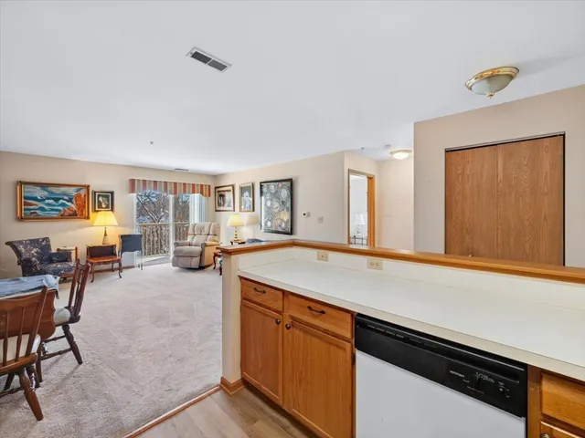 $82,500 | 605 Barrington Avenue, Unit 350, East Dundee, IL 60118