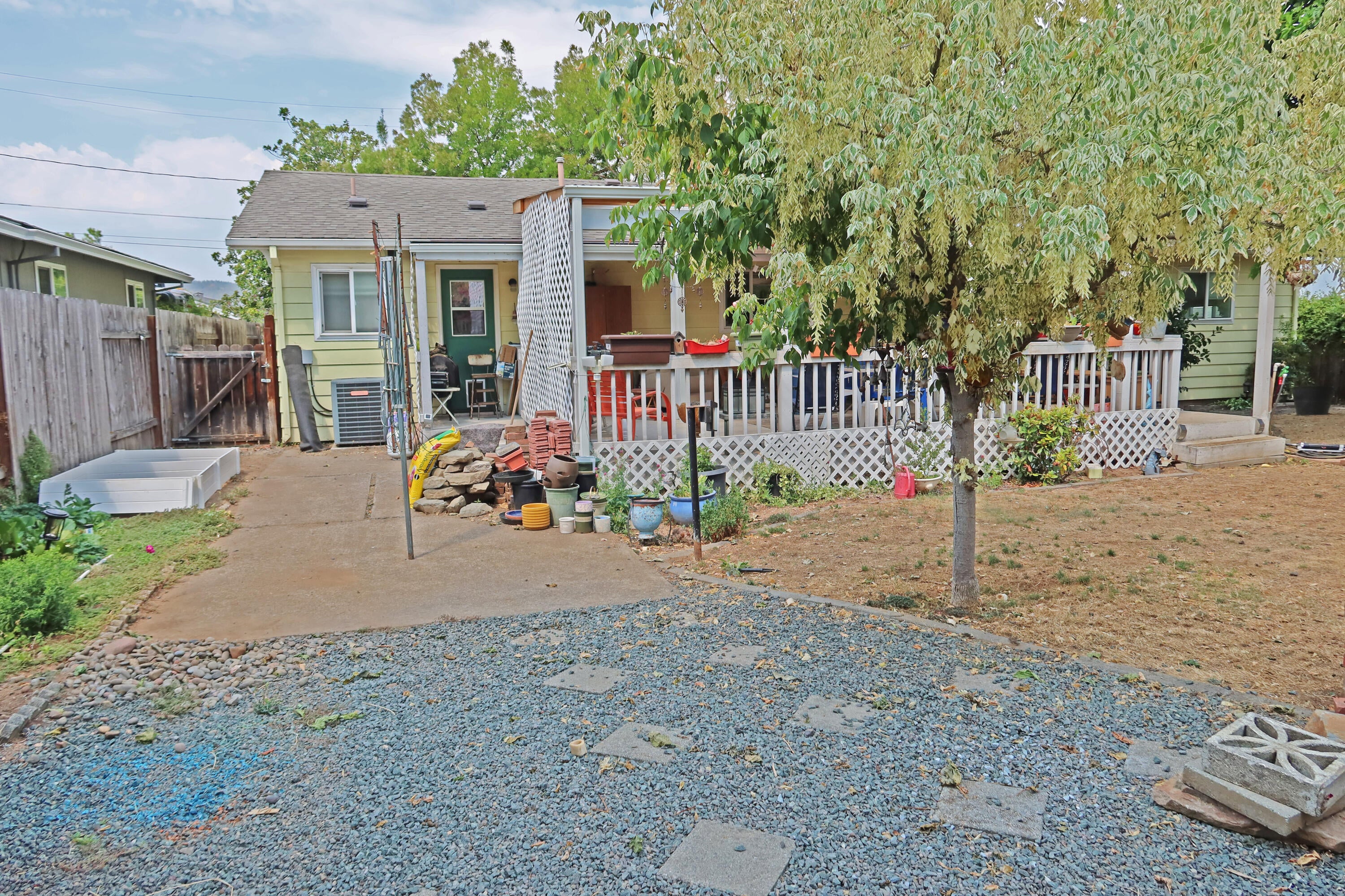 588 North 6th Street Central Point, OR 97502 - Photo 23 of 26 Backyard
