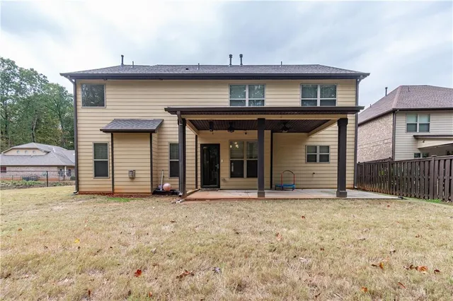 a view of a house with a backyard