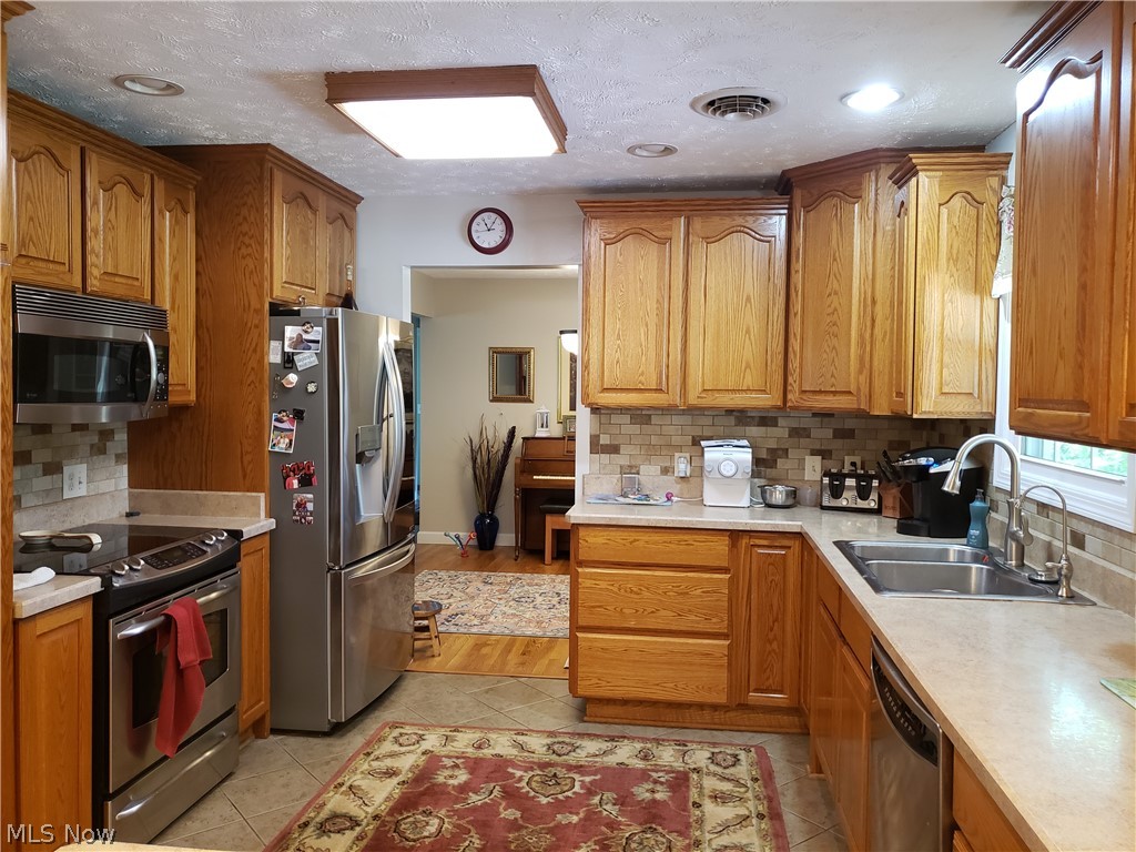 11599 Thwing Road Chardon, OH 44024 - Photo 8 of 35 Kitchen