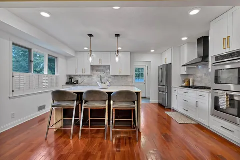 $985,000 | 7001 Lanham Lane, Edina, MN 55439