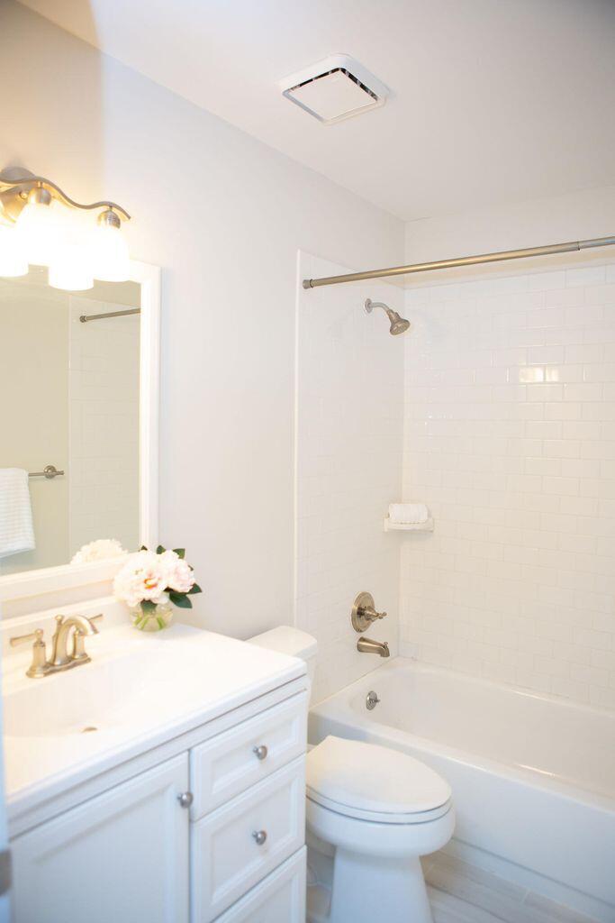758 Lookout Point Mount Pleasant, SC 29464 - Photo 17 of 19 Second Bath