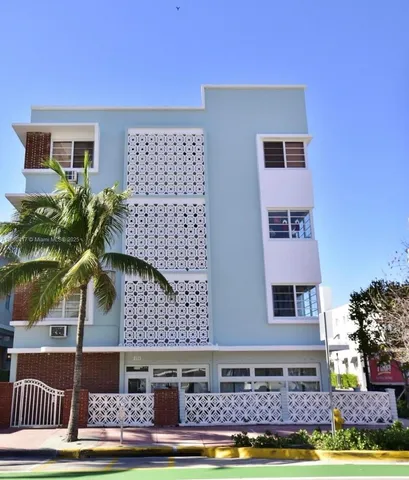 $1,700 | 158 Ocean Drive, Unit 406, Miami Beach, FL 33139