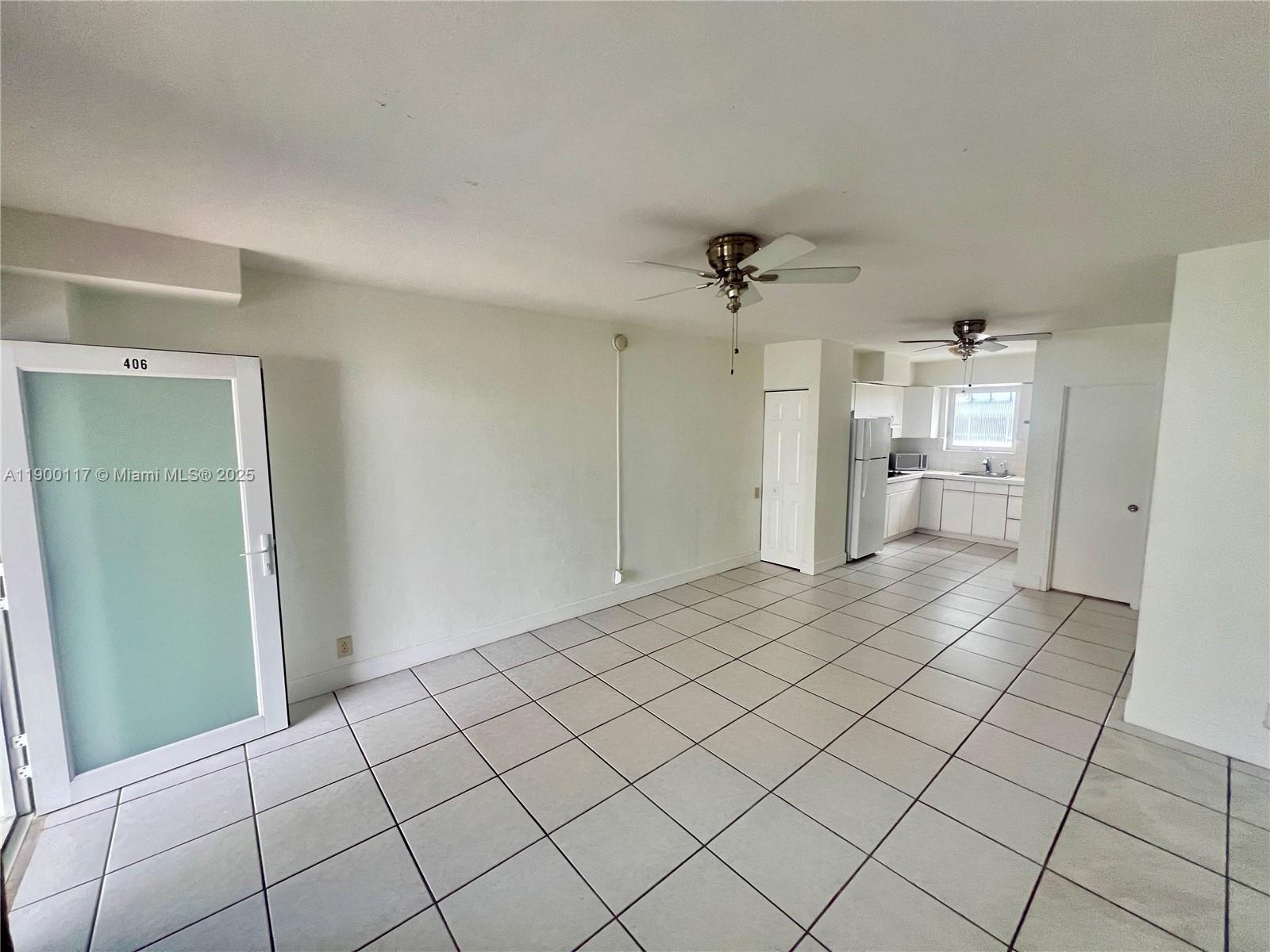 158 Ocean Drive, Unit 406 Miami Beach, FL 33139 - Photo 2 of 9 a view of a livingroom and entryway