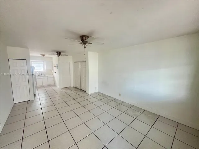 $1,700 | 158 Ocean Drive, Unit 406, Miami Beach, FL 33139