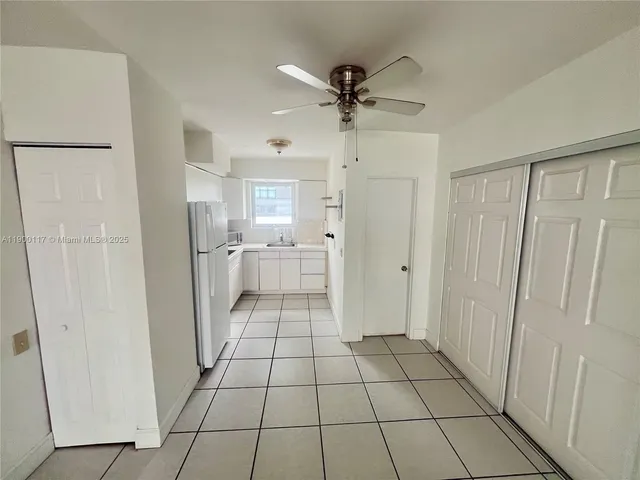 $1,700 | 158 Ocean Drive, Unit 406, Miami Beach, FL 33139