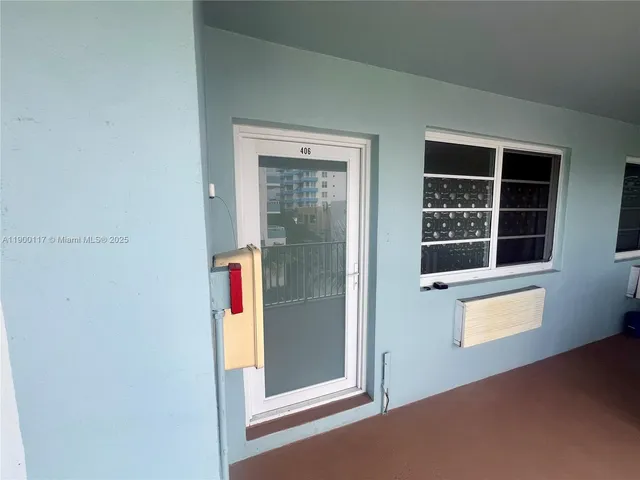 $1,700 | 158 Ocean Drive, Unit 406, Miami Beach, FL 33139