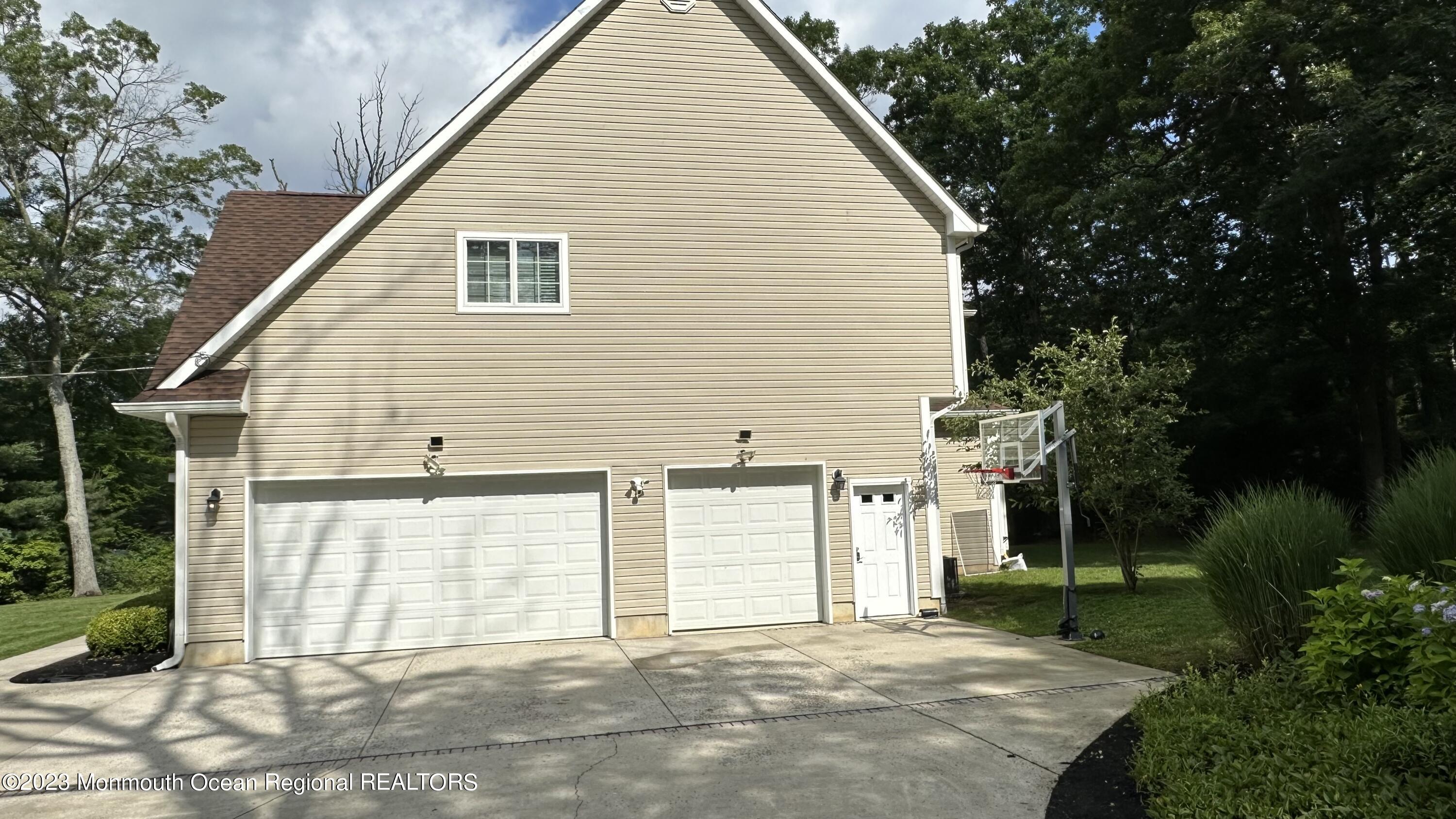 70 Bates Road Jackson, NJ 08527 - Photo 4 of 33 a view of a house with a yard and garage