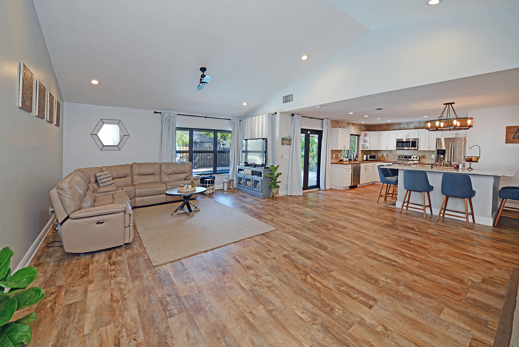10133 182nd Lane South Boca Raton, FL 33498 - Photo 4 of 21 DSC_2871A