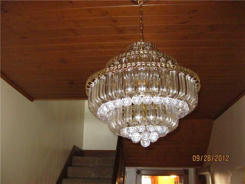 500 Ridge Avenue Canonsburg, PA 15317 - Photo 3 of 15 Entry/Foyer.