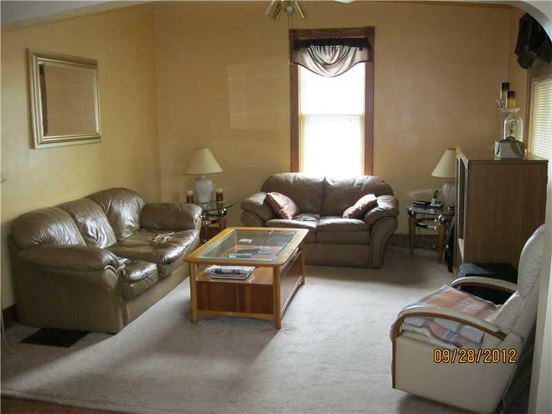 500 Ridge Avenue Canonsburg, PA 15317 - Photo 4 of 15 Living Room.