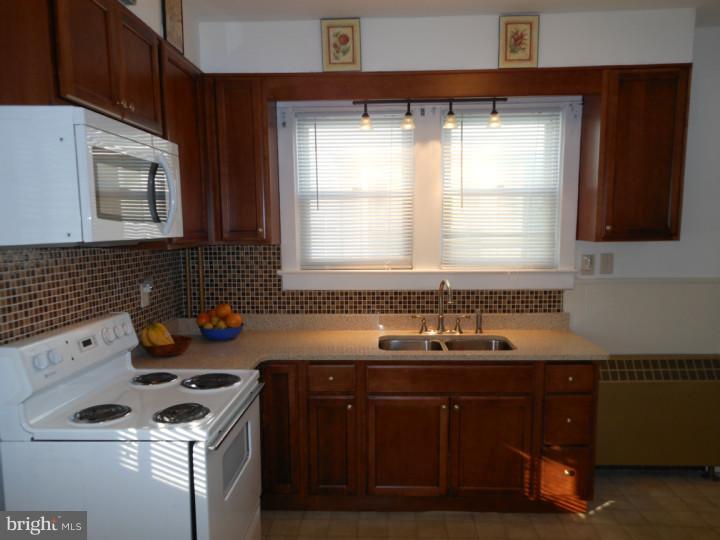350 Carroll Street Riverside, NJ 08075 - Photo 5 of 12 Kitchen