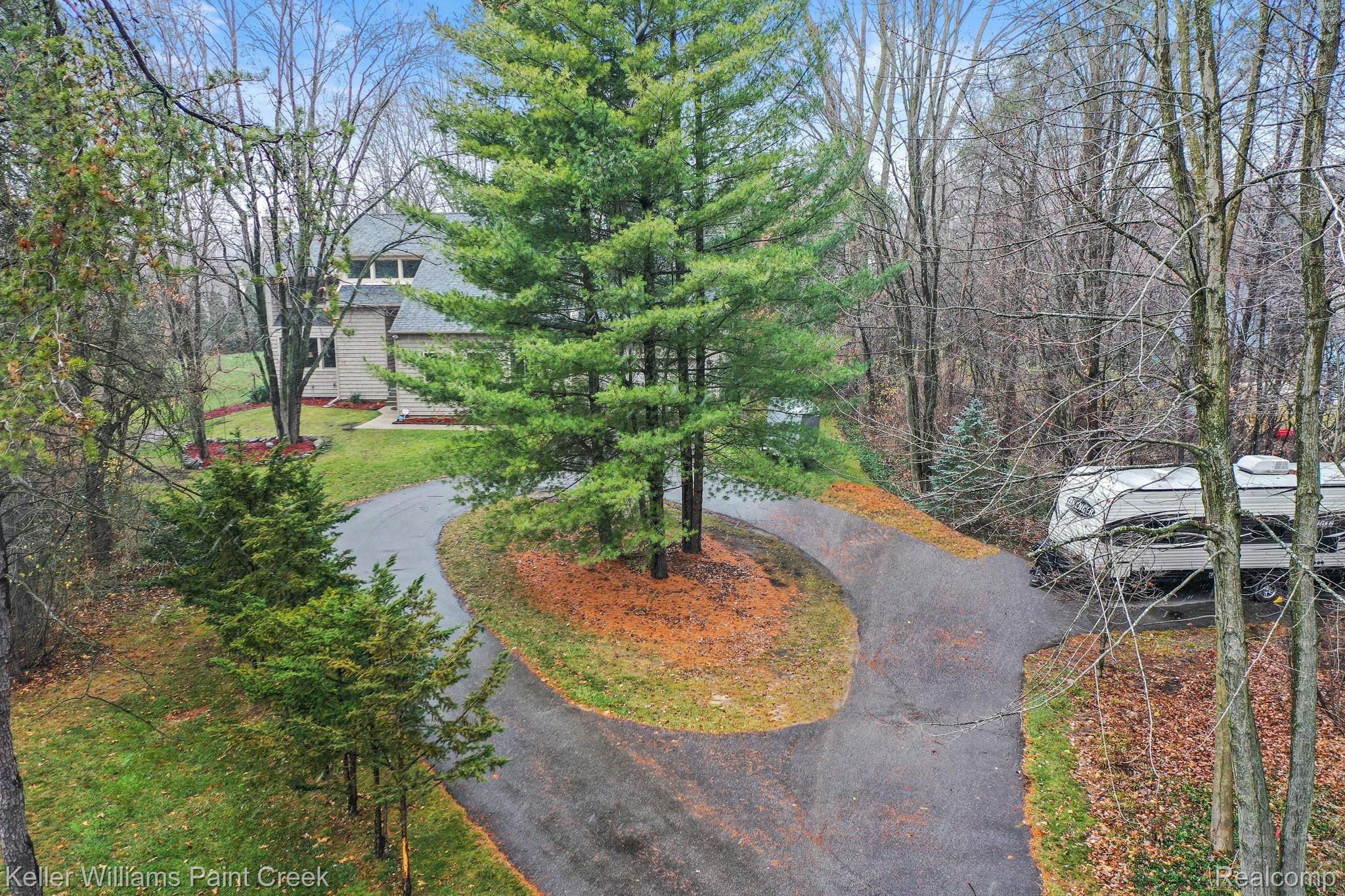1300 John R Road Rochester, MI 48307 - Photo 5 of 60 Driveway offers immense convenience