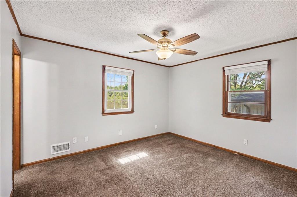 11047 Spring Valley Road Kansas City, MO 64134 - Photo 10 of 19