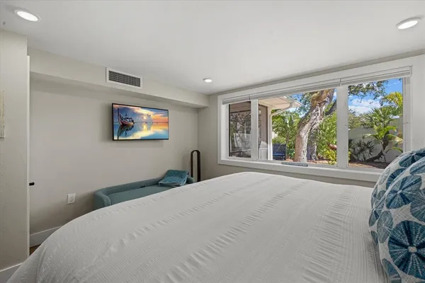 $3,999,000 | 5045 Oxford Drive, Sarasota, FL 34242