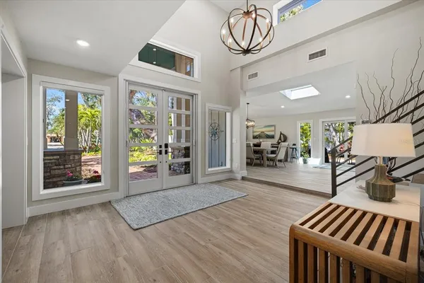 $3,999,000 | 5045 Oxford Drive, Sarasota, FL 34242