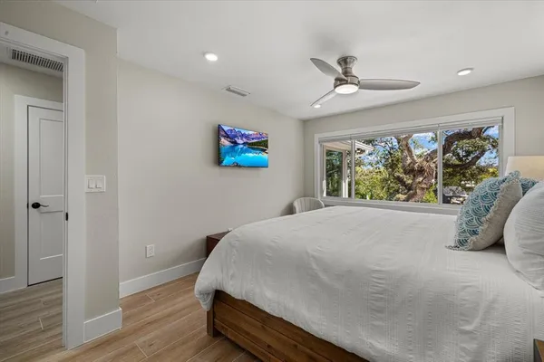 $3,999,000 | 5045 Oxford Drive, Sarasota, FL 34242