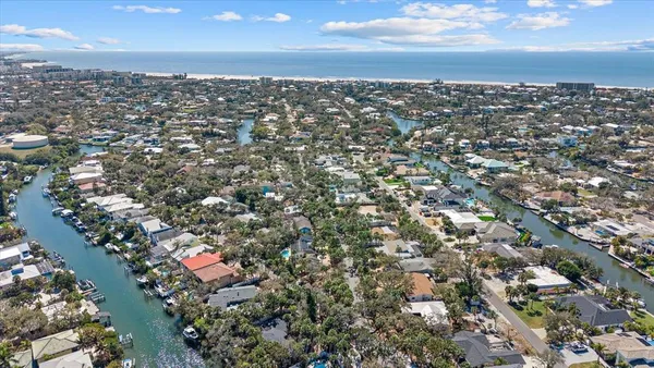 $3,999,000 | 5045 Oxford Drive, Sarasota, FL 34242