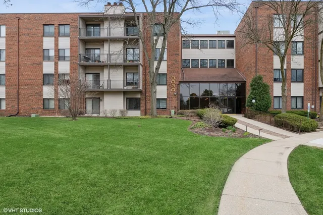 $279,000 | 3030 Pheasant Creek Drive, Unit 207, Northbrook, IL 60062