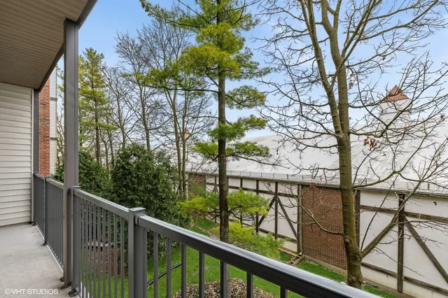 $285,000 | 3030 Pheasant Creek Drive, Unit 207, Northbrook, IL 60062