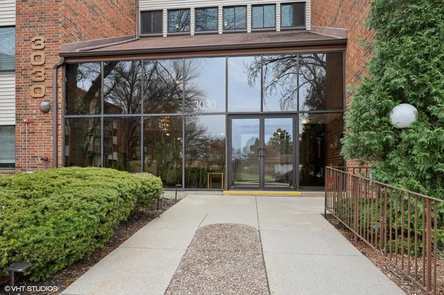 $285,000 | 3030 Pheasant Creek Drive, Unit 207, Northbrook, IL 60062