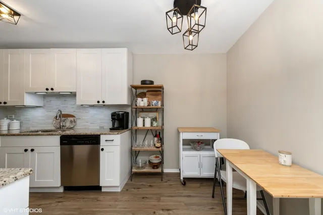 $285,000 | 3030 Pheasant Creek Drive, Unit 207, Northbrook, IL 60062