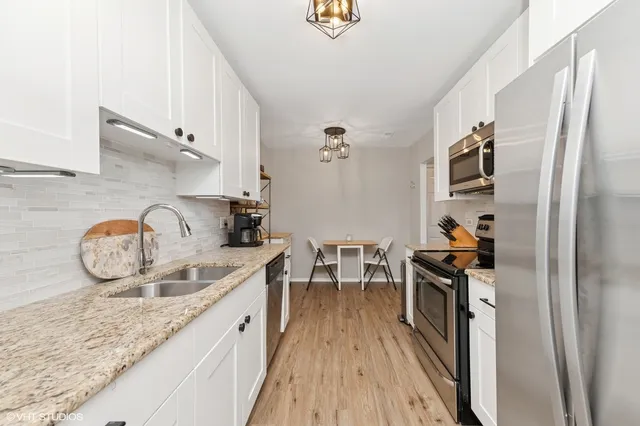 $285,000 | 3030 Pheasant Creek Drive, Unit 207, Northbrook, IL 60062