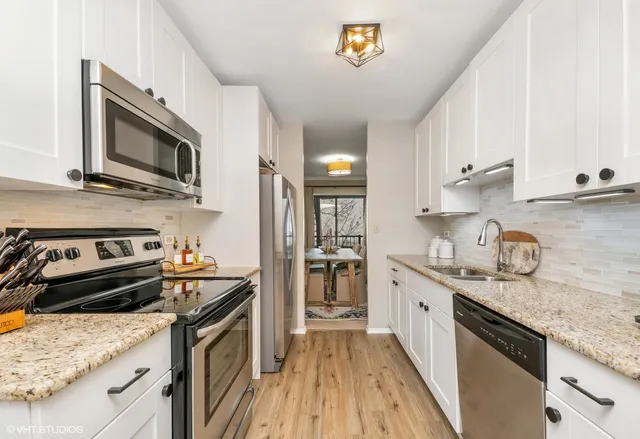 $285,000 | 3030 Pheasant Creek Drive, Unit 207, Northbrook, IL 60062