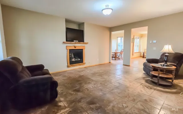 $950,000 | 1005 Viola Lane, Viola, ID 83872