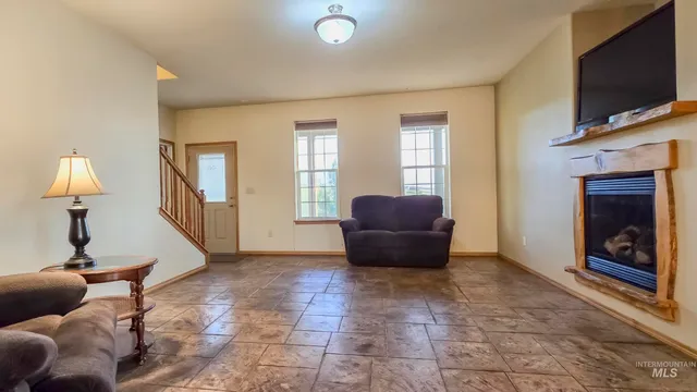 $950,000 | 1005 Viola Lane, Viola, ID 83872