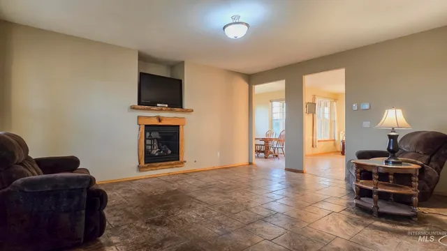 $950,000 | 1005 Viola Lane, Viola, ID 83872