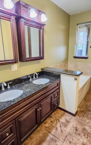 $950,000 | 1005 Viola Lane, Viola, ID 83872