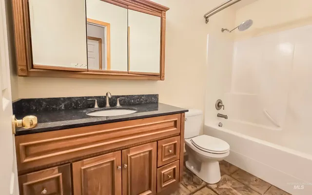 $950,000 | 1005 Viola Lane, Viola, ID 83872