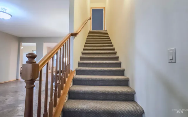 $950,000 | 1005 Viola Lane, Viola, ID 83872