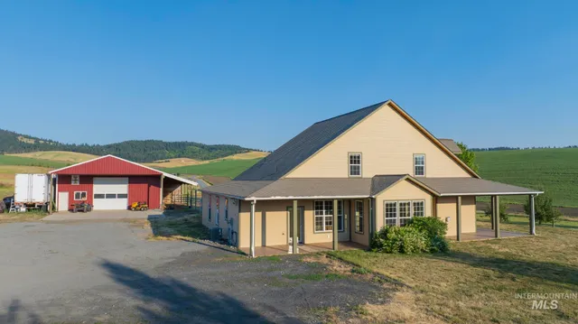 $950,000 | 1005 Viola Lane, Viola, ID 83872