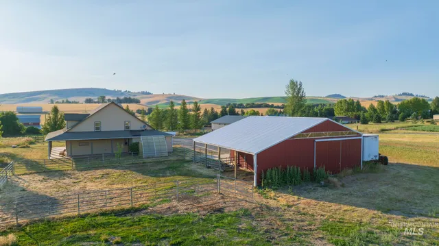 $950,000 | 1005 Viola Lane, Viola, ID 83872