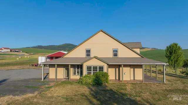 $950,000 | 1005 Viola Lane, Viola, ID 83872