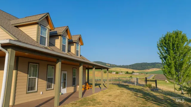 $950,000 | 1005 Viola Lane, Viola, ID 83872